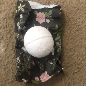 lush bath bomb